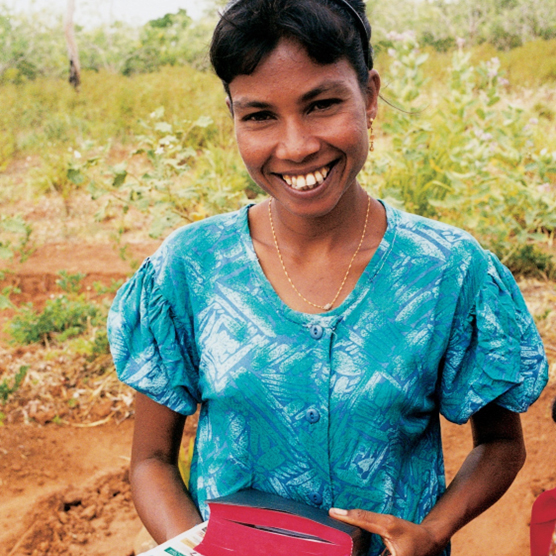 SRI LANKA: Nouvelle bible d’étude en singhalais révisé, avec livres deutérocanoniques